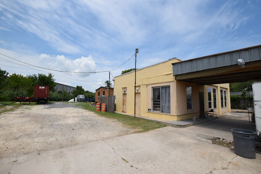 Primary Photo Of 16401 Market St, Channelview Service For Sale