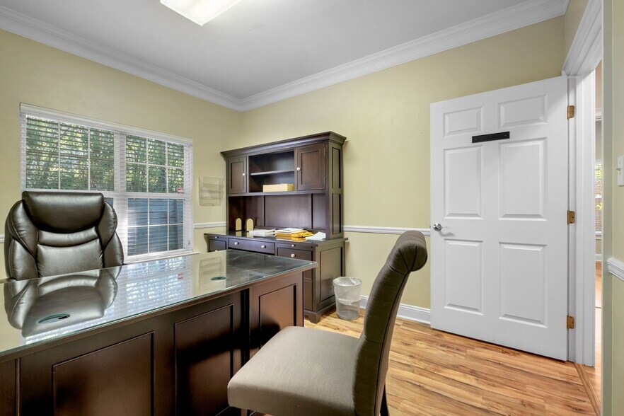 More Photos Of 2888 Mahan Dr, Tallahassee Medical For Lease