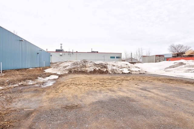 More Photos Of 521 Rue Des Érables, Trois-Rivières Manufacturing For Sale
