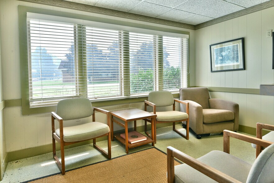 More Photos Of 696 Valley View Dr, Brookfield Office For Sale