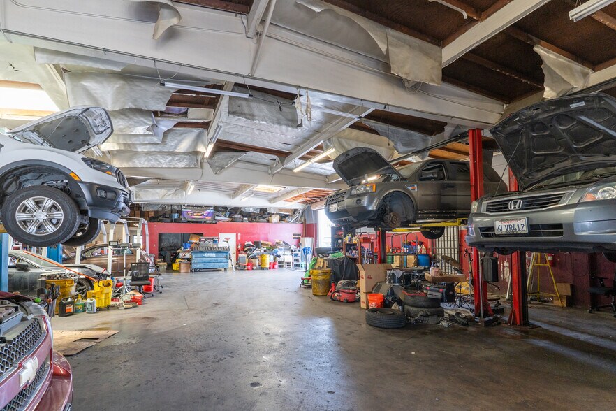 More Photos Of 931-945 W Hoover Ave, Orange Manufacturing For Lease