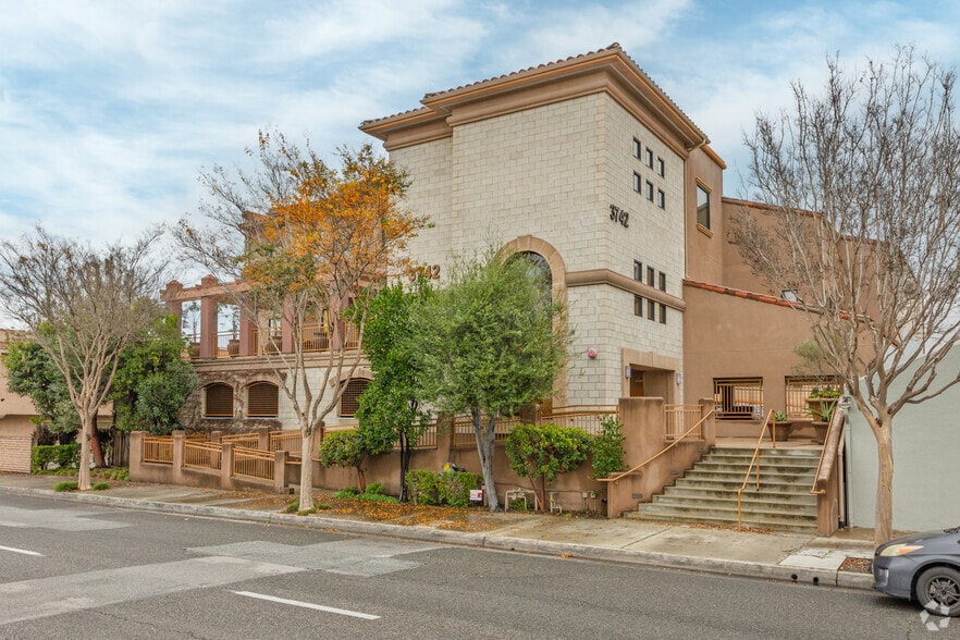 Primary Photo Of 3742 Katella Ave, Los Alamitos Medical For Lease