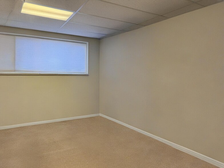 More Photos Of 1100 W Littleton Blvd, Littleton Loft Creative Space For Sale