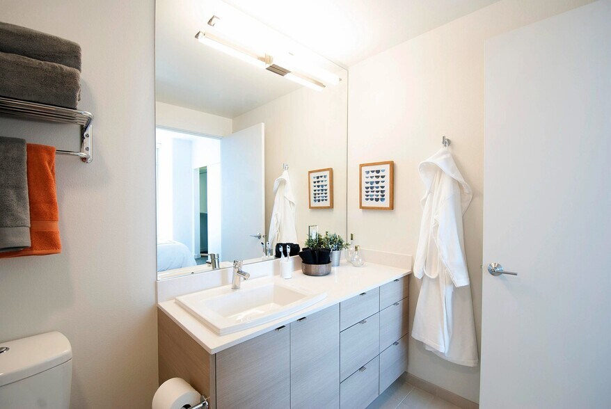 More Photos Of 50 University St, Seattle Apartments For Lease