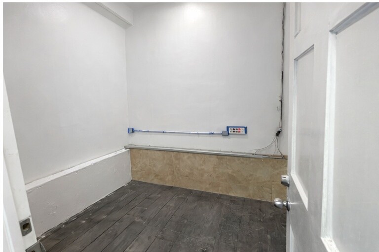 More Photos Of 182 Jamaica ave, Jamaica Flex For Lease