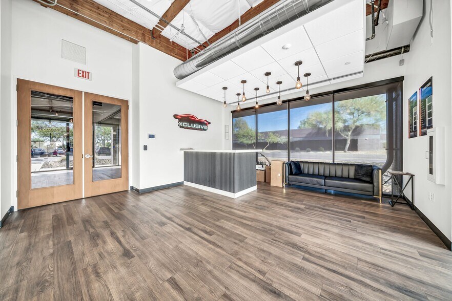 More Photos Of 14505 N Hayden Rd, Scottsdale Light Distribution For Lease