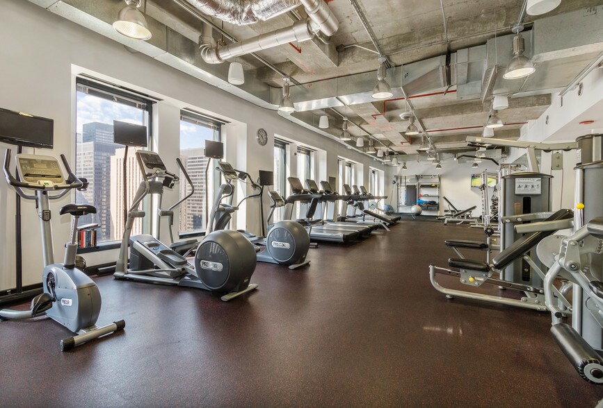 More Photos Of 455 N Cityfront Plaza Dr, Chicago Office For Lease