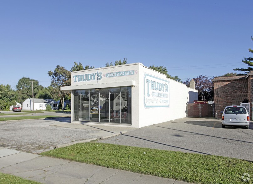 More Photos Of 14931 E 10 Mile Rd, Warren Freestanding For Lease