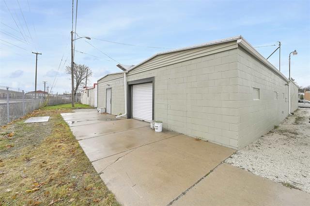 More Photos Of 821 S Broadway, Green Bay Restaurant For Sale