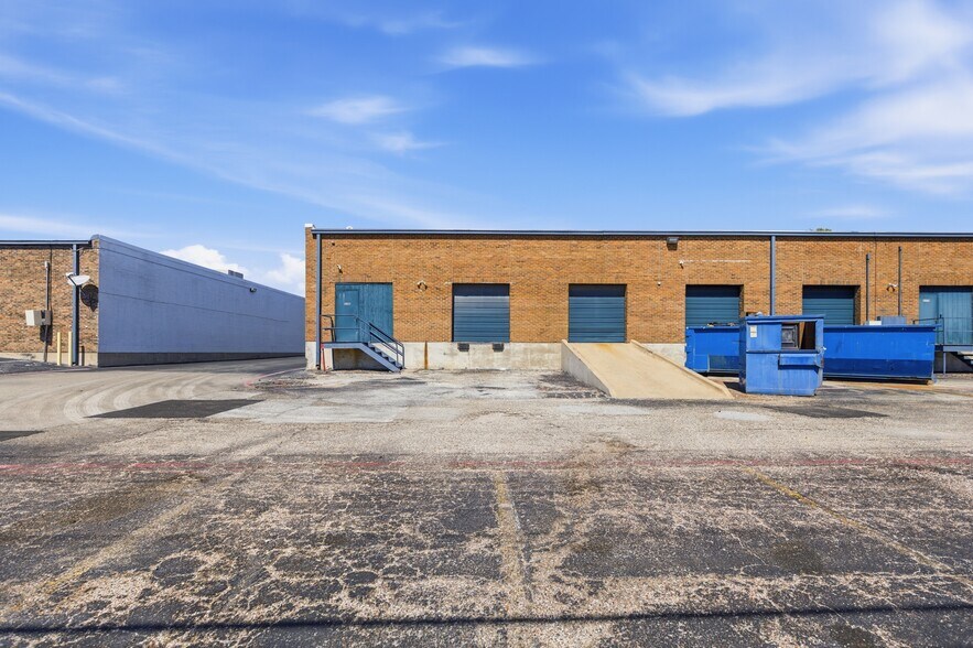 More Photos Of 4440-4460 Spring Valley Rd, Dallas Unknown For Lease
