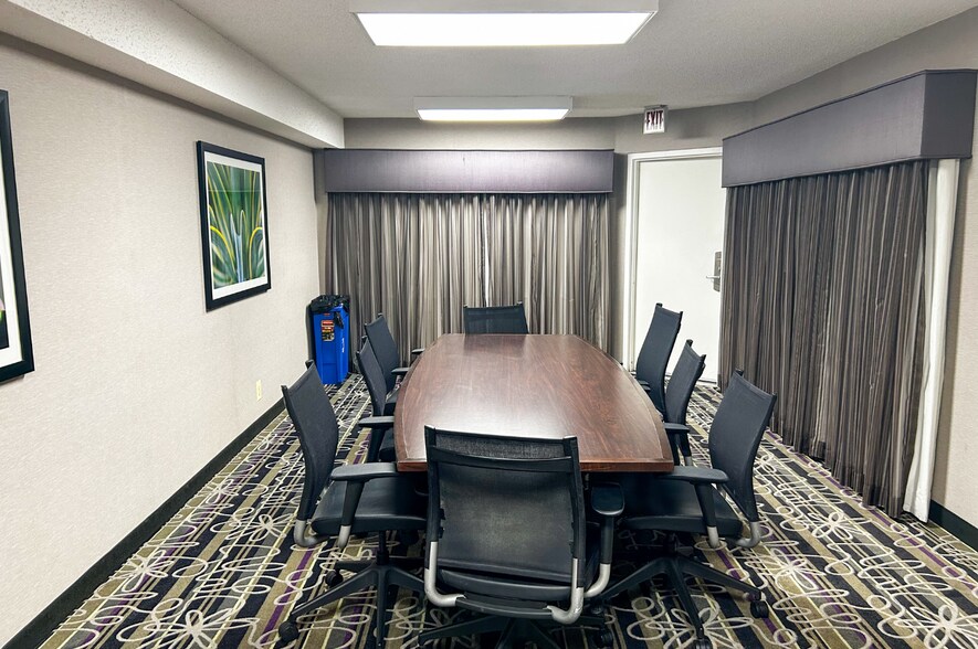 More Photos Of 6404 E Broadway Blvd, Tucson Hotel For Sale