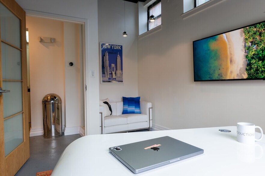 More Photos Of 3145 Mount Vernon Ave, Alexandria Office For Sale