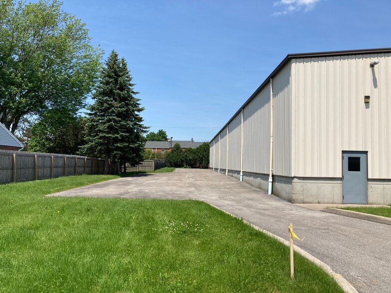 More Photos Of 5727 S Park Ave, Hamburg Warehouse For Sale