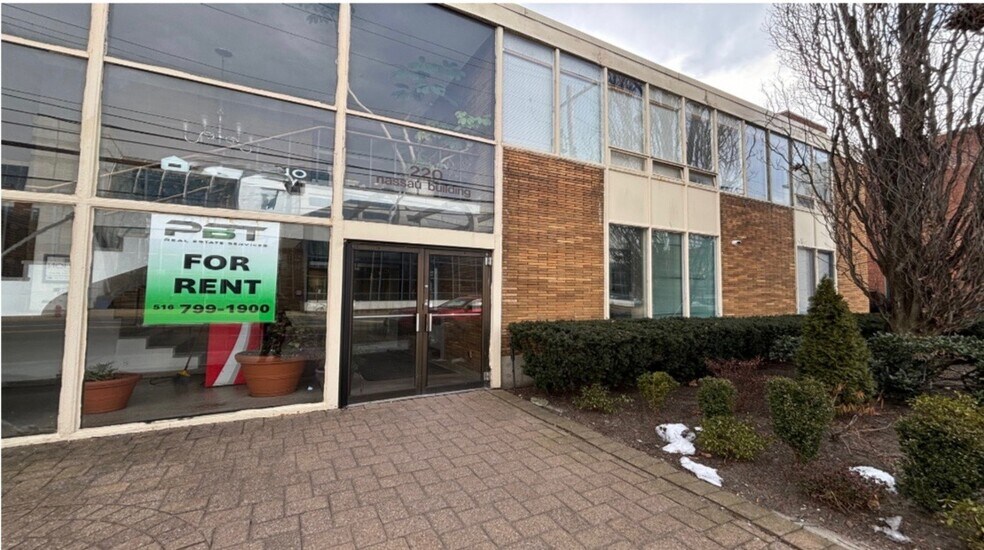 Primary Photo Of 220 Old Country Rd, Mineola Office For Lease