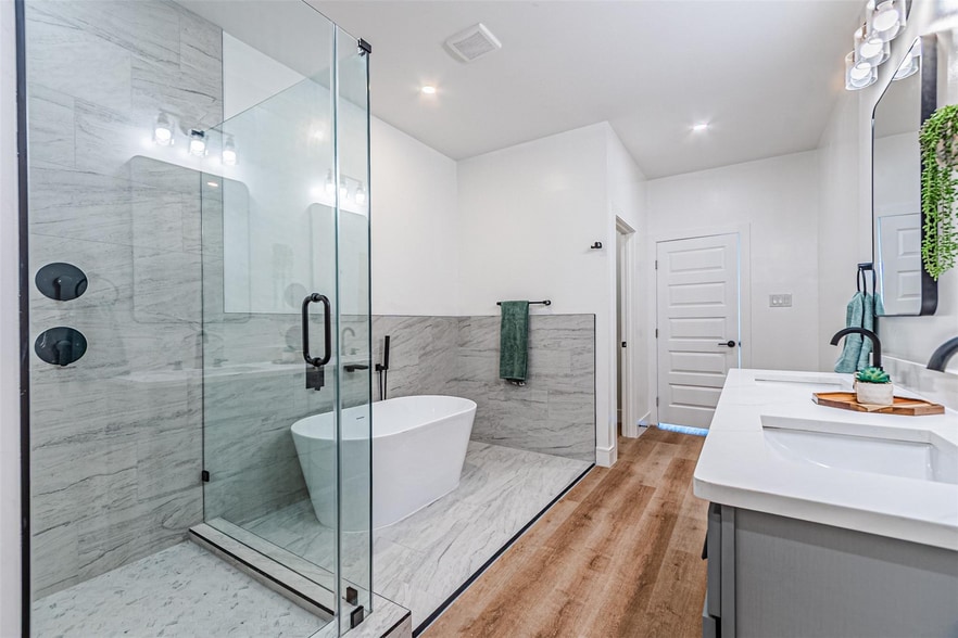 More Photos Of 2376 Longhorn St, Dallas Apartments For Sale
