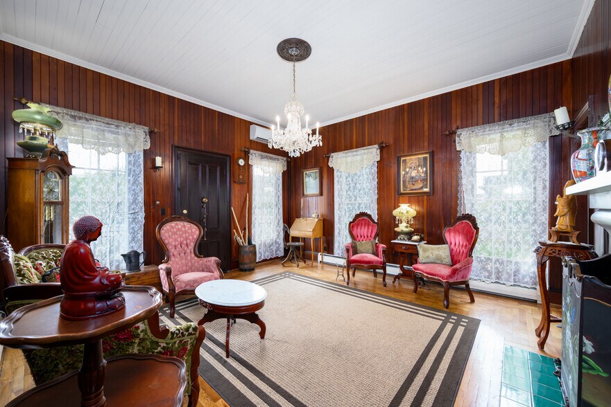More Photos Of 236 SE Stephens St, Roseburg Hospitality For Sale