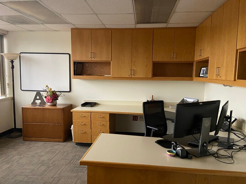 More Photos Of 620 S Glenstone Ave, Springfield Office For Sale