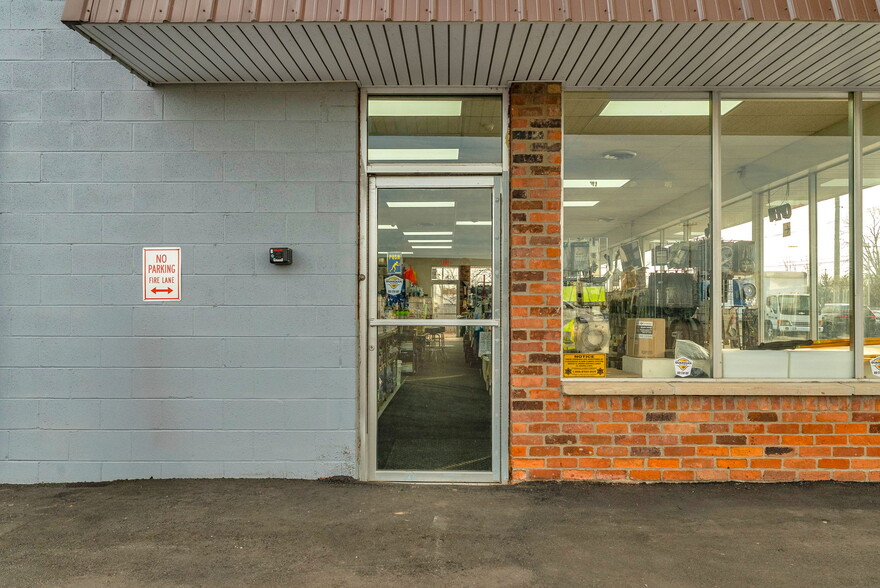 More Photos Of 1475 S Newburgh Rd, Westland Light Distribution For Sale