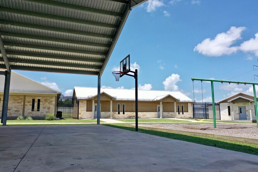 More Photos Of 4150 Highway 36 S, Brenham Shelter For Sale