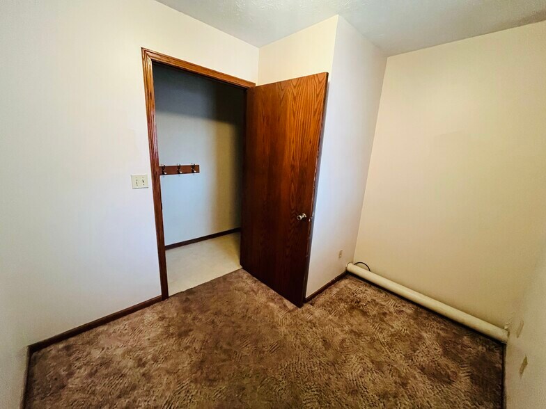 More Photos Of 919 S Pine St, Norfolk Flex For Sale