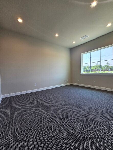 More Photos Of 2601 Little Elm Pky, Little Elm Office For Sale