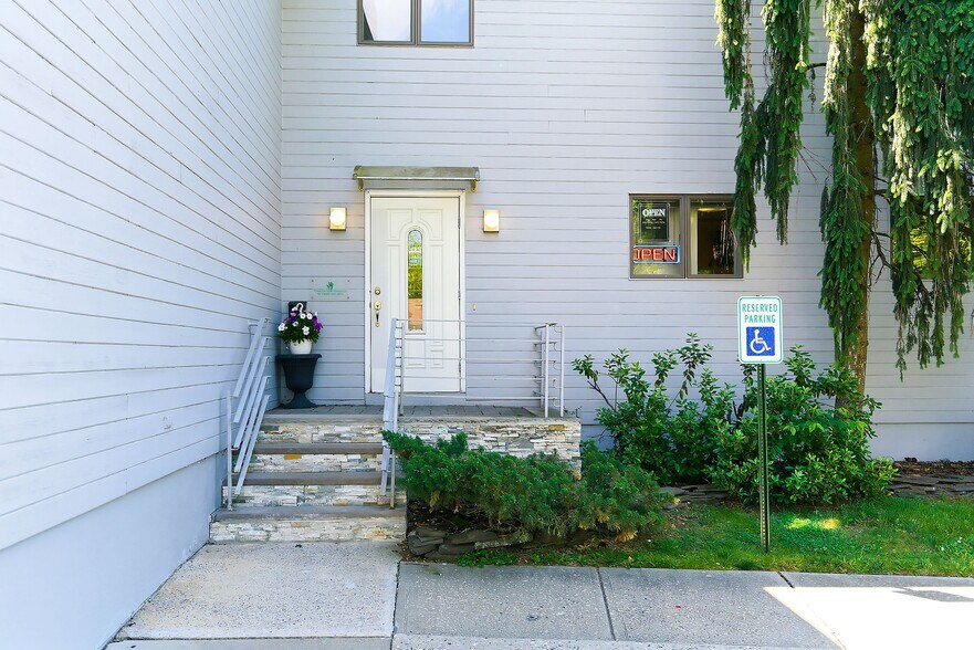 More Photos Of 801 Hughes Dr, Hamilton Office Residential For Sale