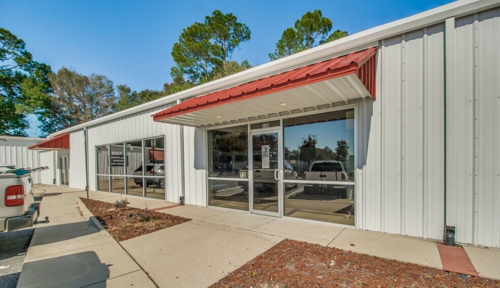 More Photos Of 2500 S Ferdon Blvd, Crestview Storefront For Lease