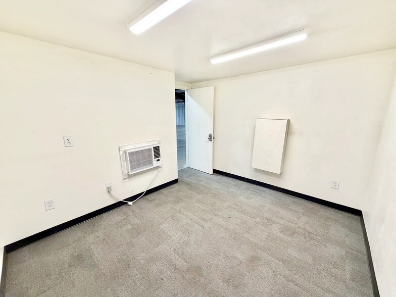 More Photos Of 4410 SW 29th St, Oklahoma City Service For Lease