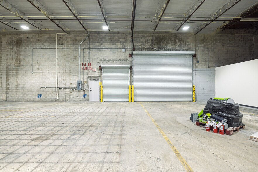 More Photos Of 1264 La Quinta Dr, Orlando Warehouse For Lease