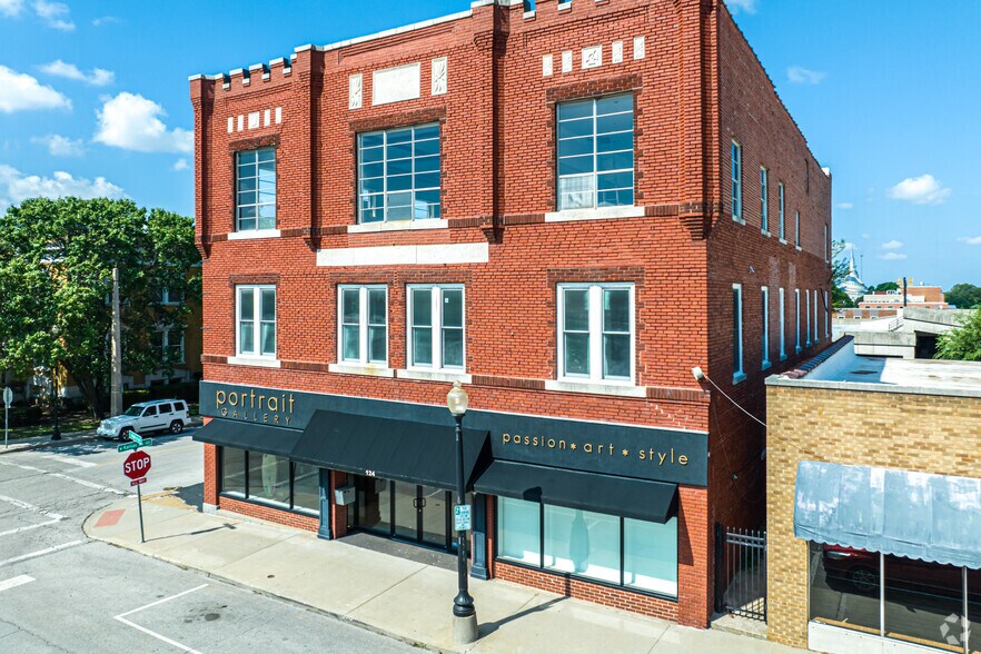 More Photos Of 124 S Main St, Independence Freestanding For Lease