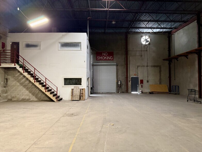 More Photos Of 13755 U.S. Highway 19 N, Clearwater Warehouse For Lease