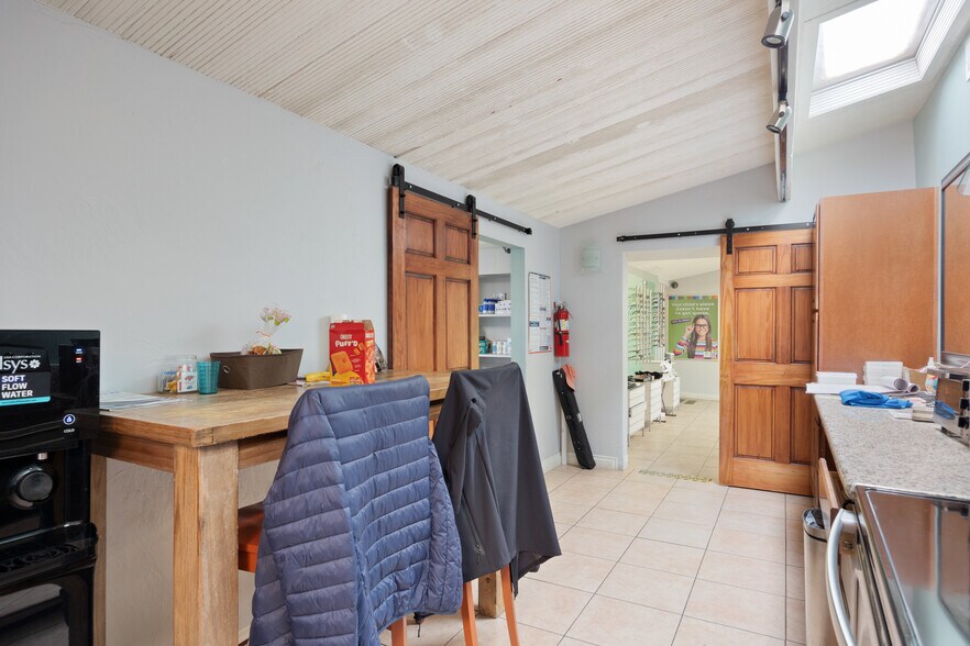 More Photos Of 71956 Magnesia Falls Dr, Rancho Mirage Medical For Sale