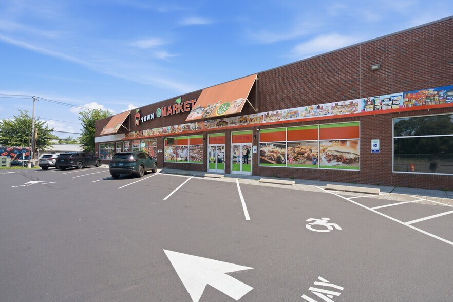 More Photos Of 937 State St, Bridgeport Storefront For Lease