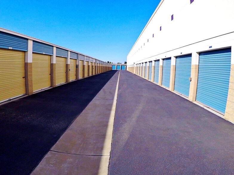 More Photos Of 2491 Alluvial Ave, Clovis Self Storage For Lease