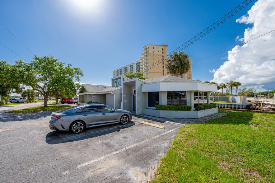 More Photos Of 2763 S Ridgewood Ave, South Daytona Office For Sale