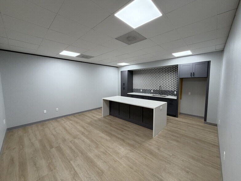 More Photos Of 800 Tully Rd, Houston Office For Sale