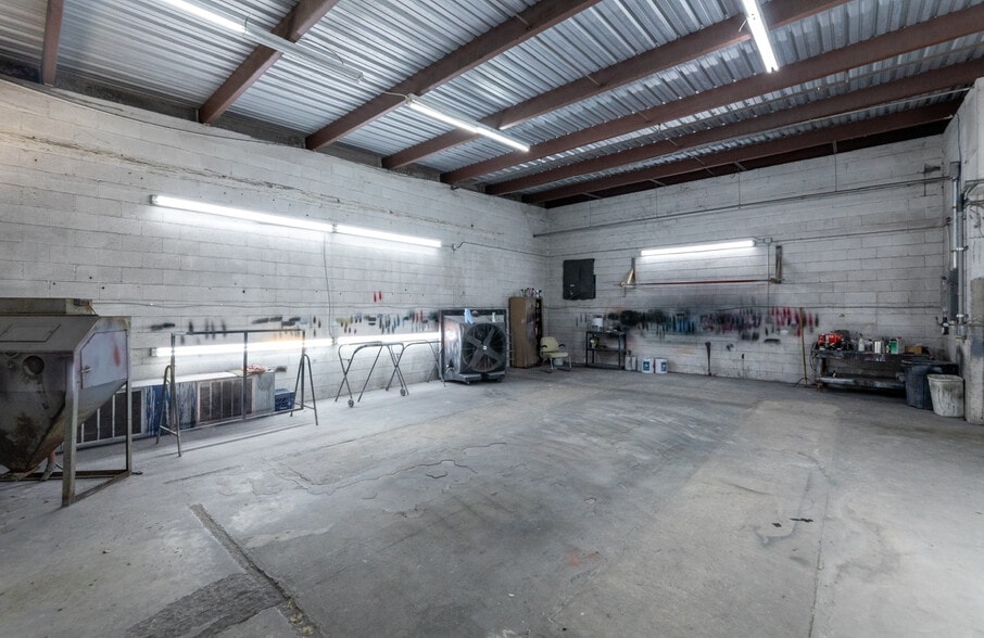 More Photos Of 447 Ossie Davis Pky, Waycross Auto Dealership For Sale