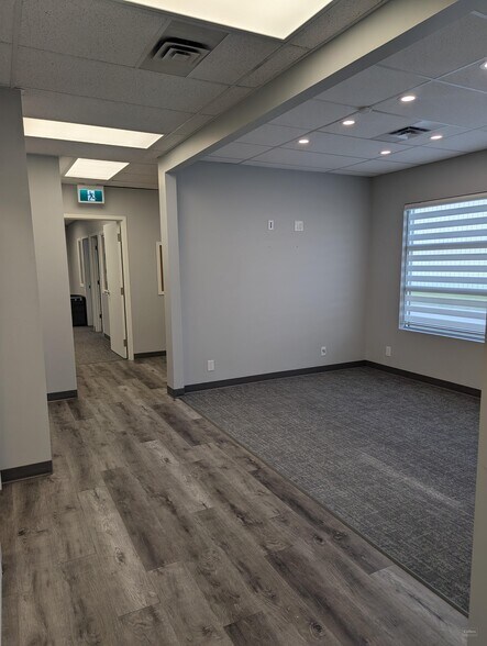 More Photos Of 103 Scurfield Blvd, Winnipeg Flex For Lease