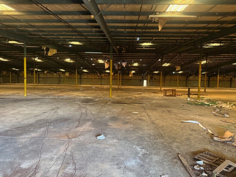 More Photos Of 729 White Oak Dr, Johnsonville Warehouse For Lease