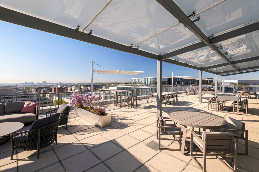 More Photos Of 2099 Pennsylvania Ave NW, Washington Office For Lease