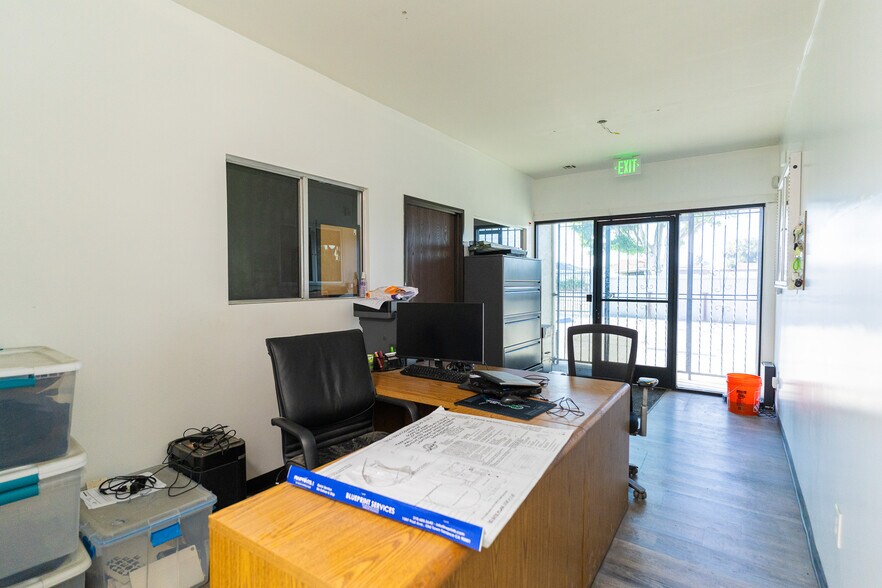 More Photos Of 1322 W Compton Blvd, Compton Warehouse For Lease
