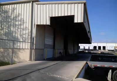 More Photos Of 13709 N Unitec Dr, Laredo Warehouse For Lease
