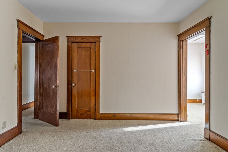 More Photos Of 150 Main St, Johnson City Medical For Sale