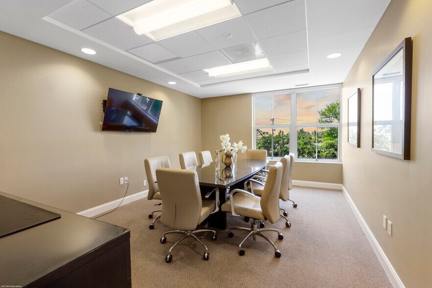 More Photos Of 350 Royal Palm Way, Palm Beach Medical For Lease