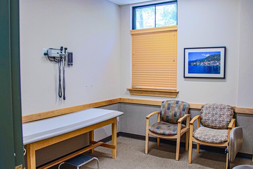 More Photos Of 600 Julian Ln, Arden Medical For Sale