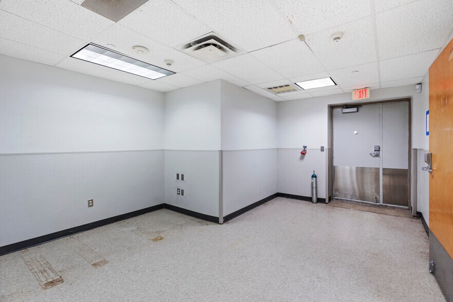 More Photos Of 1123 N Main Ave, San Antonio Medical For Sale