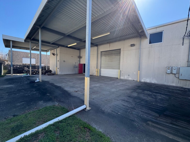More Photos Of 1175-1179 Brittmoore Rd, Houston Warehouse For Sale