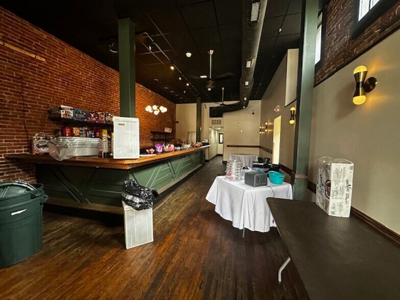 More Photos Of 7 S High St, Belleville General Retail For Sale
