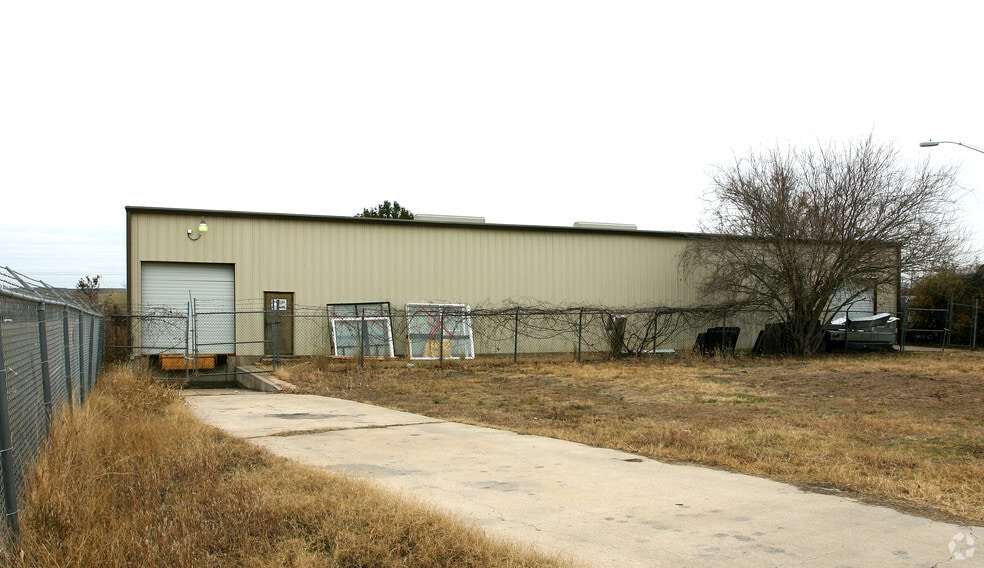 More Photos Of 9606 Old Manor Rd, Austin Warehouse For Sale