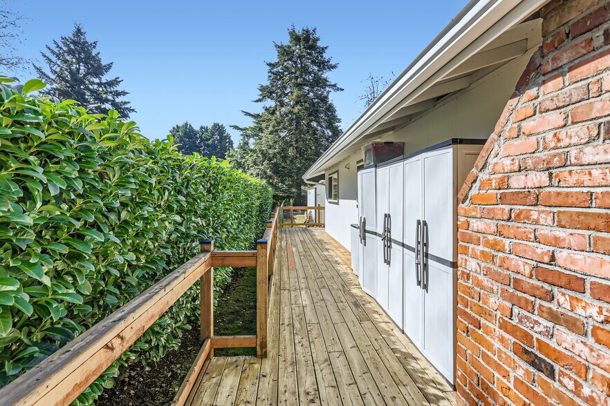 More Photos Of 5350 Lakeview Blvd, Lake Oswego Assisted Living For Sale